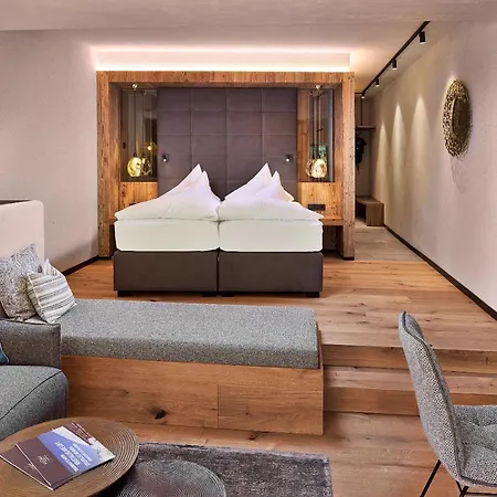 Hotell Berghof Crystal & Sports