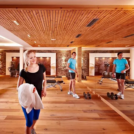 Berghof Crystal & Sports Hotel 4*