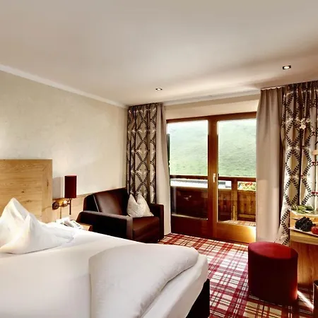 호텔 Berghof Crystal & Sports 4*