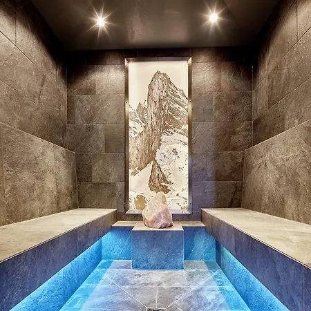 Hotel Berghof Crystal & Sports