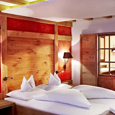 Hotel Berghof Crystal & Sports Tux