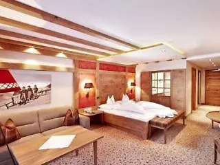 호텔 Berghof Crystal & Sports