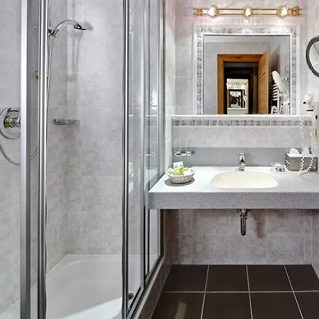 호텔 Berghof Crystal & Sports 턱스