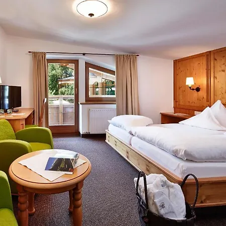 Berghof Crystal & Sports 4* Tux