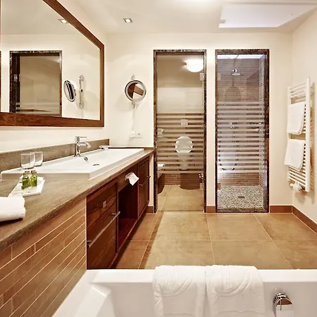 Berghof Crystal & Sports 호텔 4*