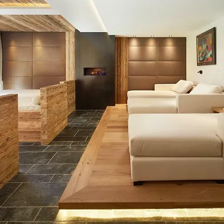 Berghof Crystal & Sports Hotel 4*