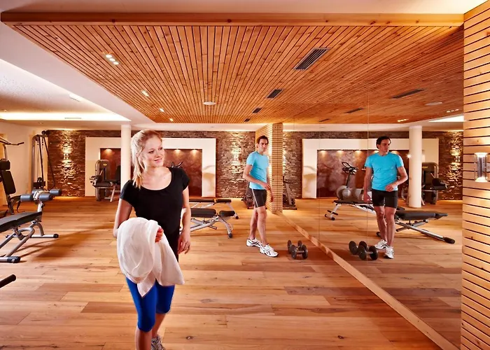 Berghof Crystal & Sports Hotel 4*