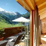 Berghof Crystal & Sports 4* Tux