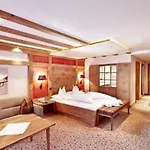 Berghof Crystal & Sports 4*