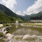 Berghof Crystal & Sports 4*