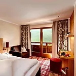 Berghof Crystal & Sports 4*