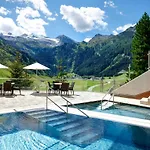Berghof Crystal & Sports 4* Tux