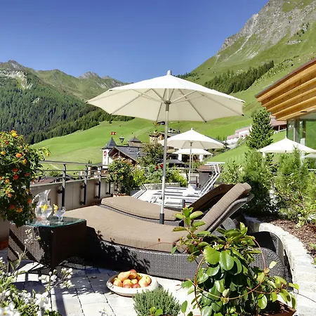 Berghof Crystal & Sports Otel