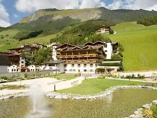 Otel Berghof Crystal & Sports 4*