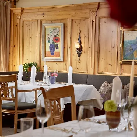 Отель Berghof Crystal & Sports Тукс