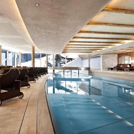 Berghof Crystal & Sports Otel